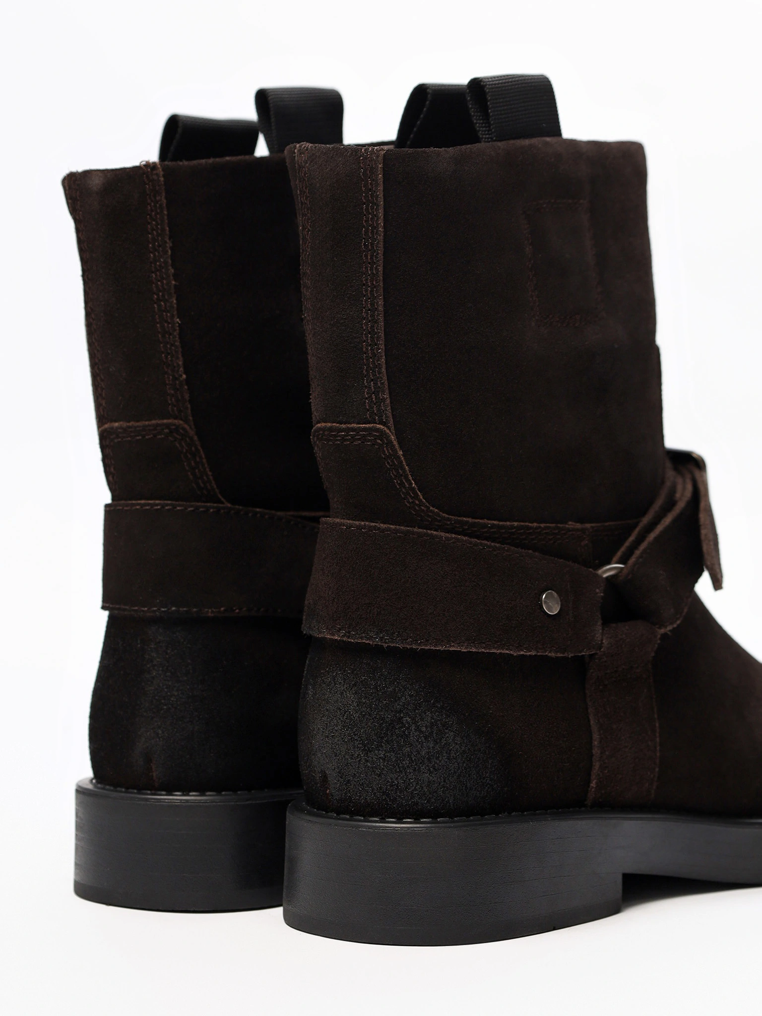 Ботинки темно-коричневого цвета на среднем каблуке